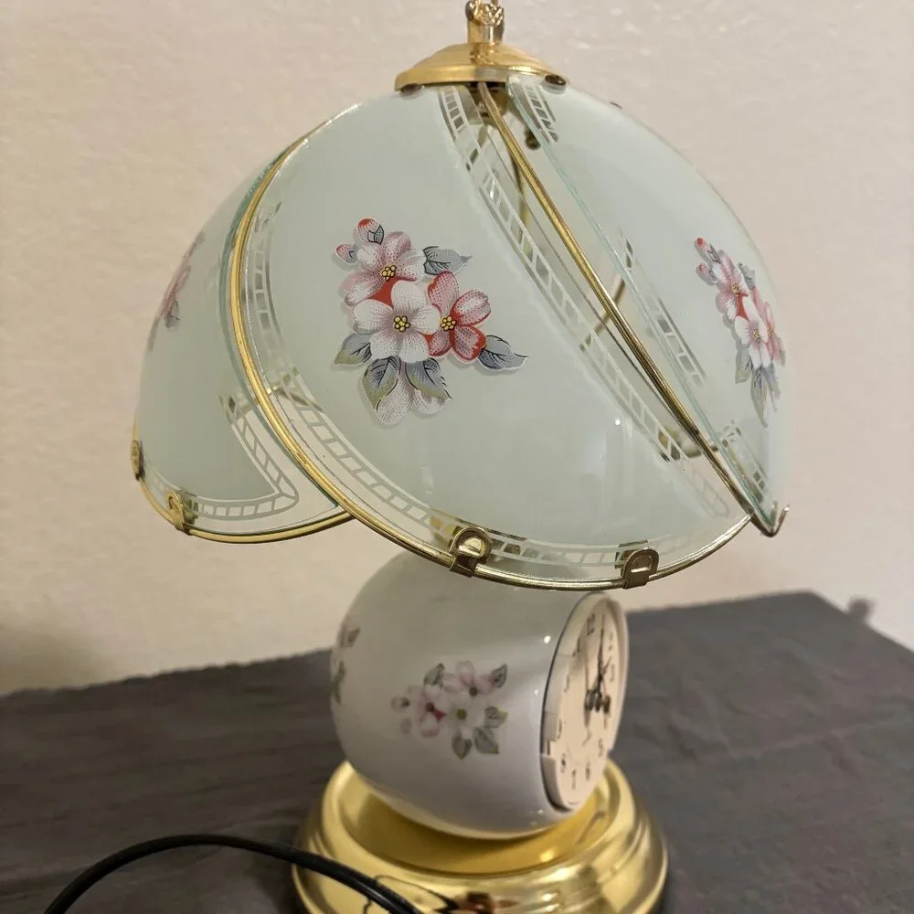 Vintage Charming Floral Lamp with Gold Accents